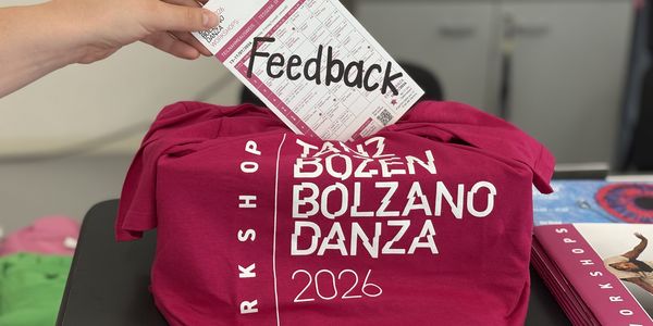 <p>Liebe*r Teilnehmer*in, wir freuen uns, dass Sie bei Tanz Bozen 2026 dabei waren. Teilen Sie uns Ihre Erfahrungen mit. Vielen Dank!</p>